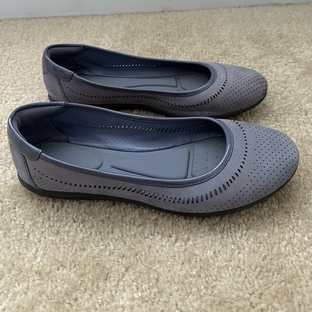 Easy Spirit Flats Women’s Size 7.5 in Light Purple